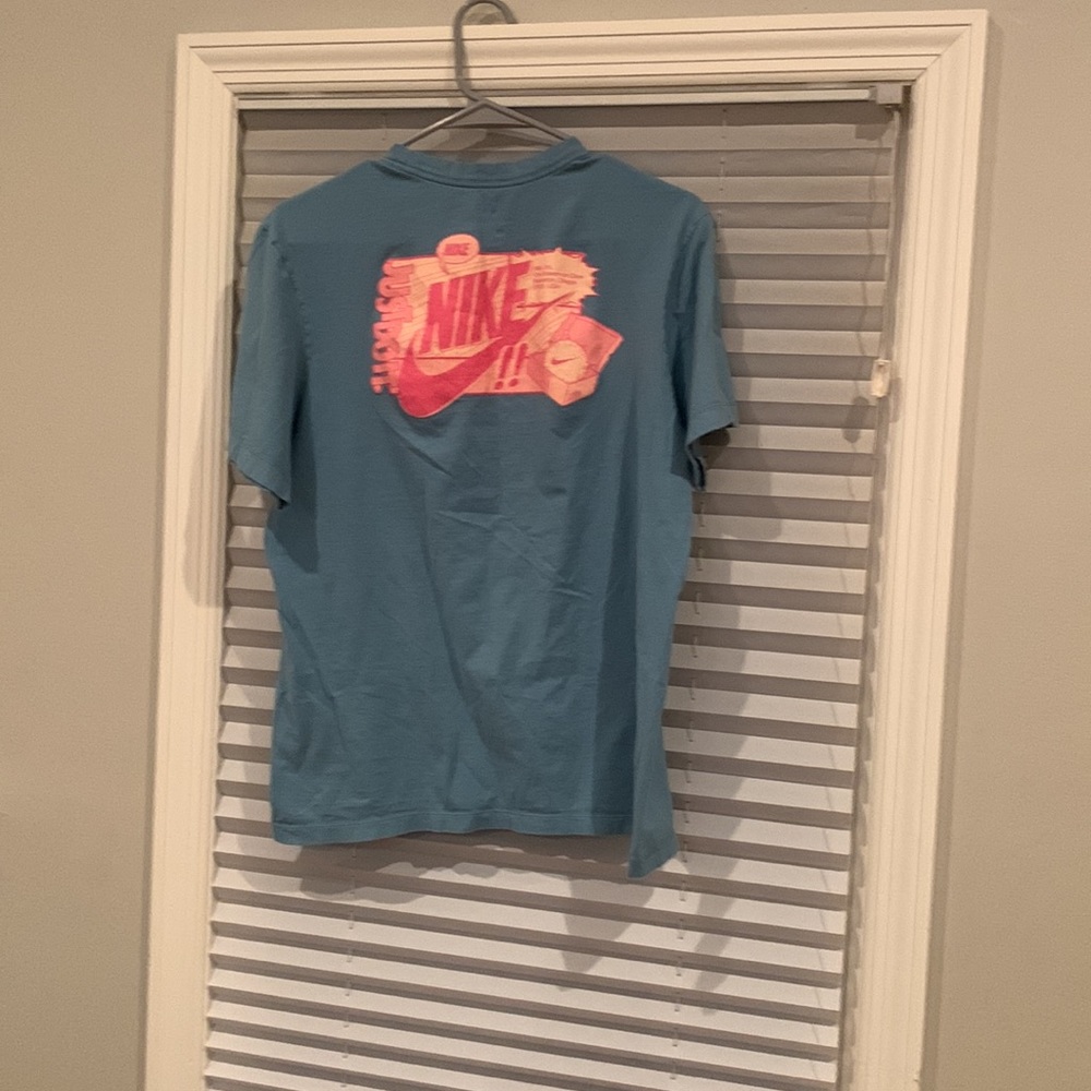Nike small tshirt